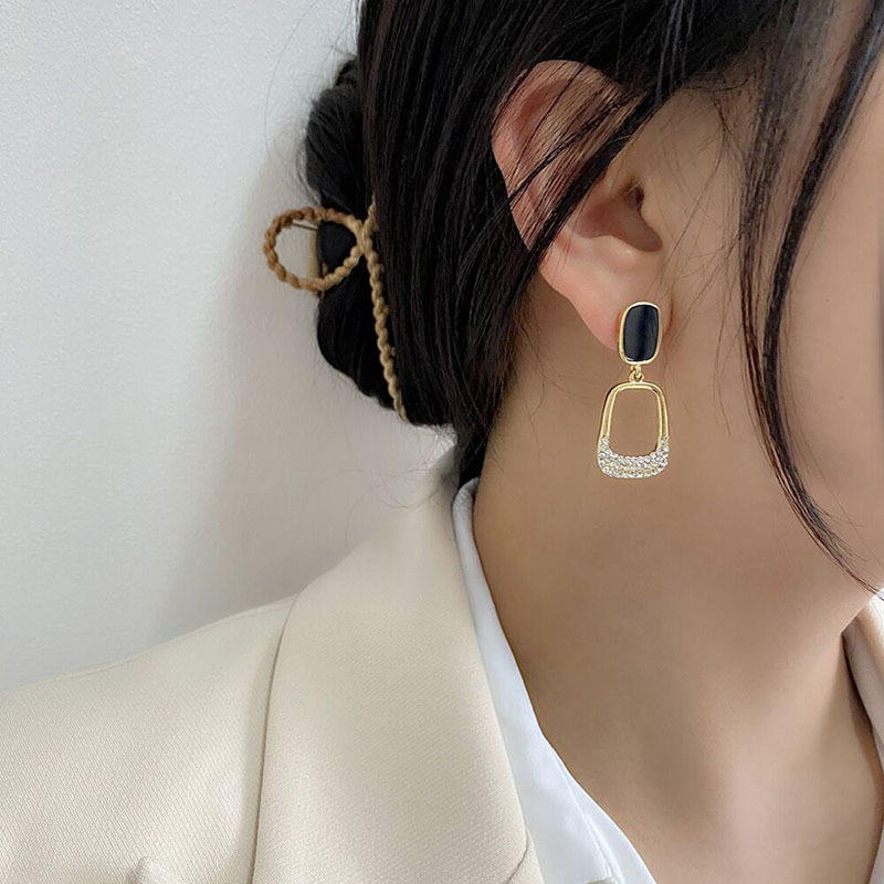 Gold-Tone-Rhinestone-Party-Earrings 2