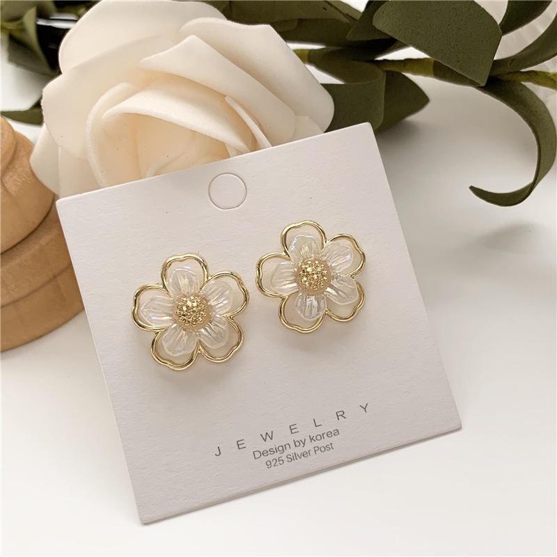 Gold-White-Flower-Earrings 1