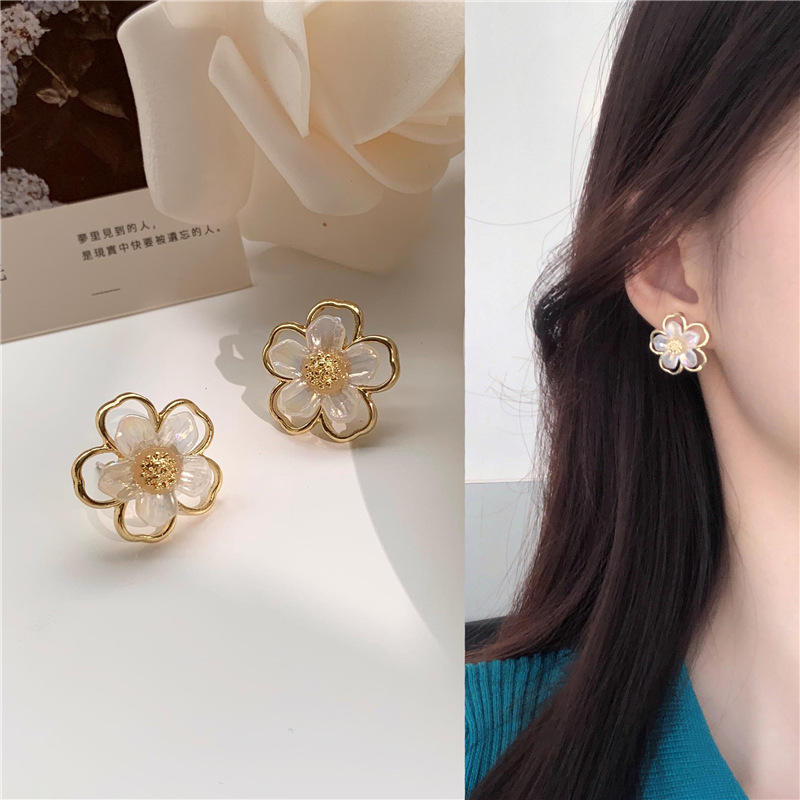 Gold-White-Flower-Earrings 2