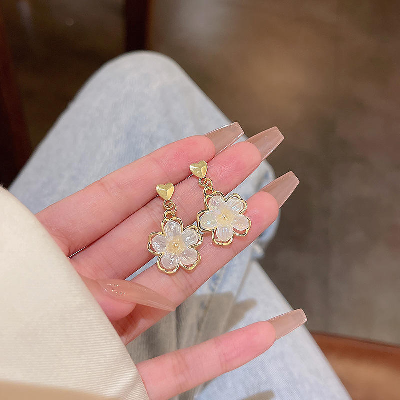 Golden-Heart-Flower-Drop-Earrings 3