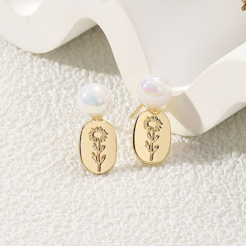 Golden-Oval-Flower-Earrings 3