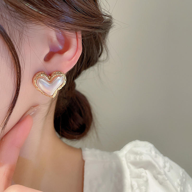 Golden-Pearl-Heart-Earrings 3