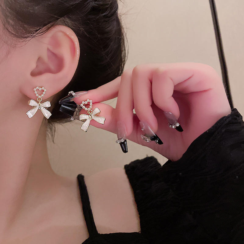 Heart-of-Pearls-Bowknot-Earrings 2