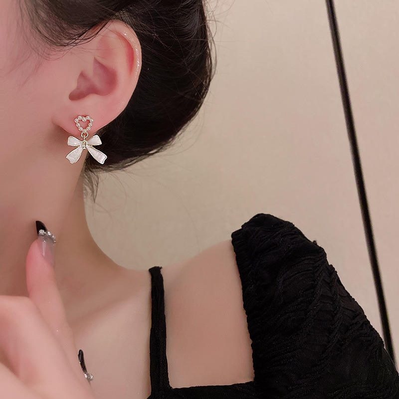 Heart-of-Pearls-Bowknot-Earrings 3