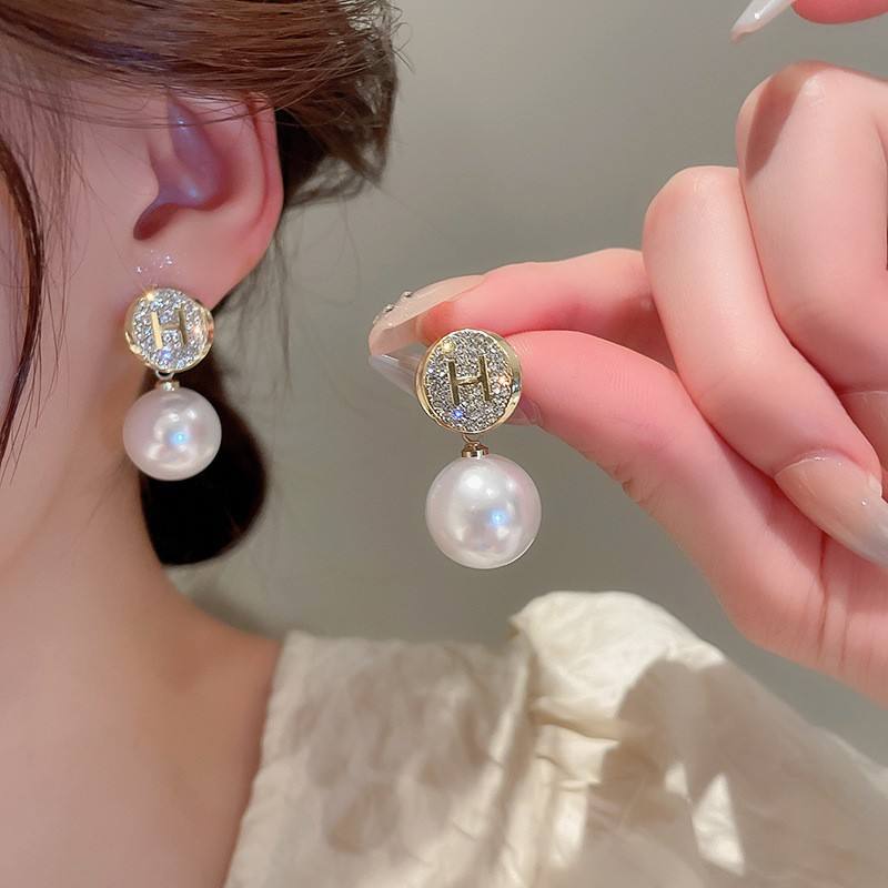 Hot-Chic-Pearl-Earrings 2