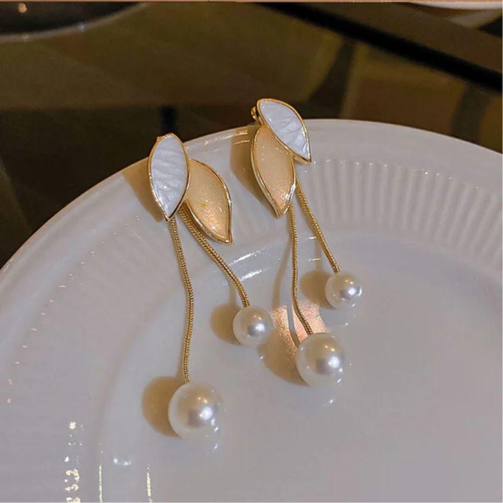 Leaves-Pearl-Drop-Earrings 1