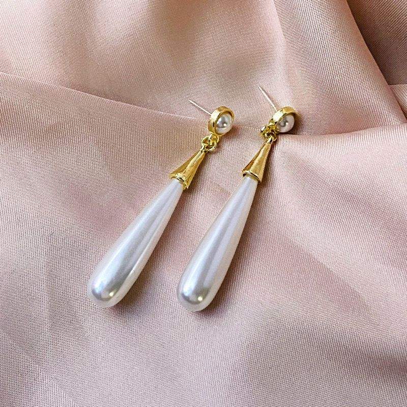 Long-Tassel-Pearldrop-Earrings 1