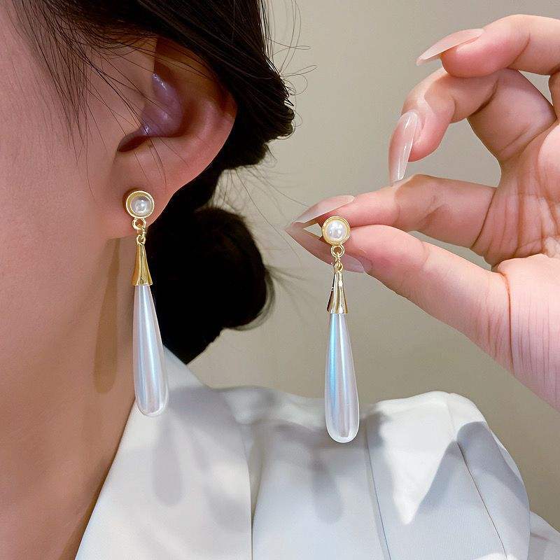 Long-Tassel-Pearldrop-Earrings 2