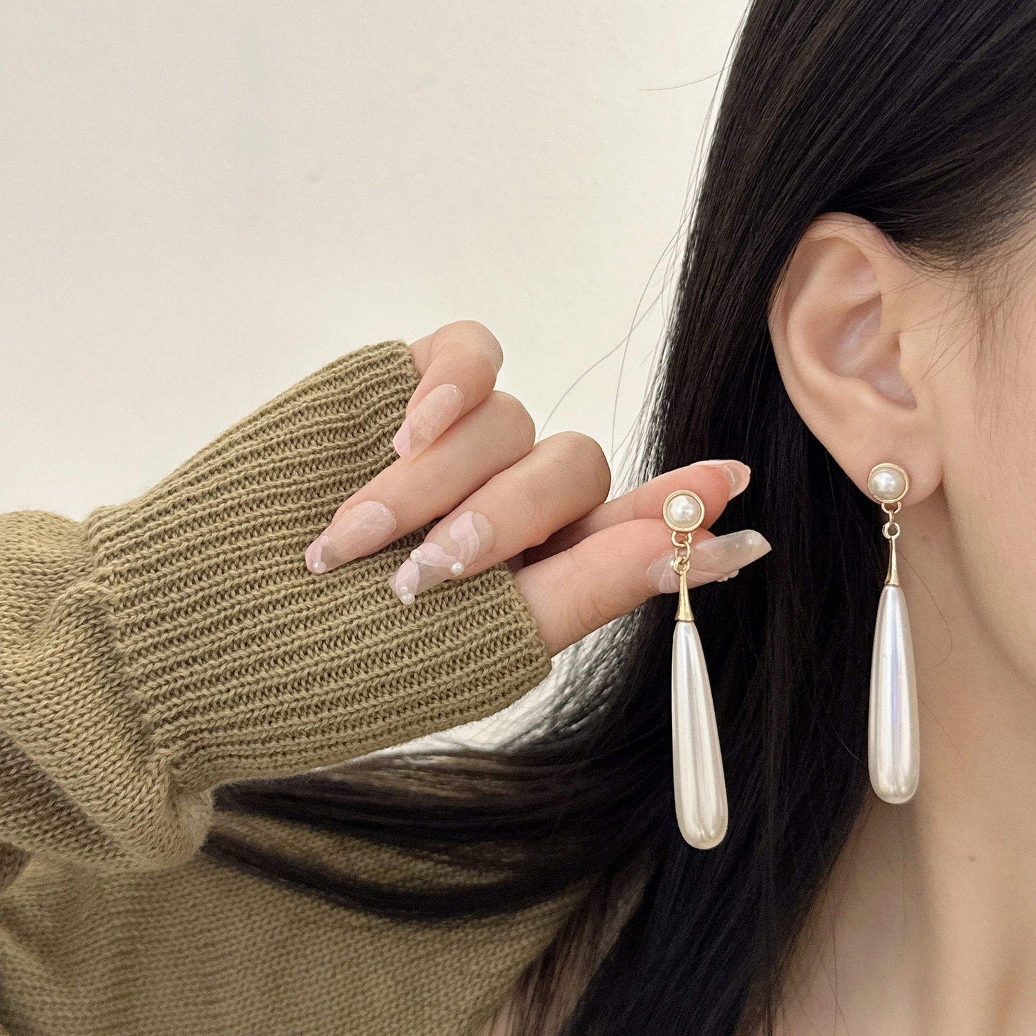Long-Tassel-Pearldrop-Earrings 3