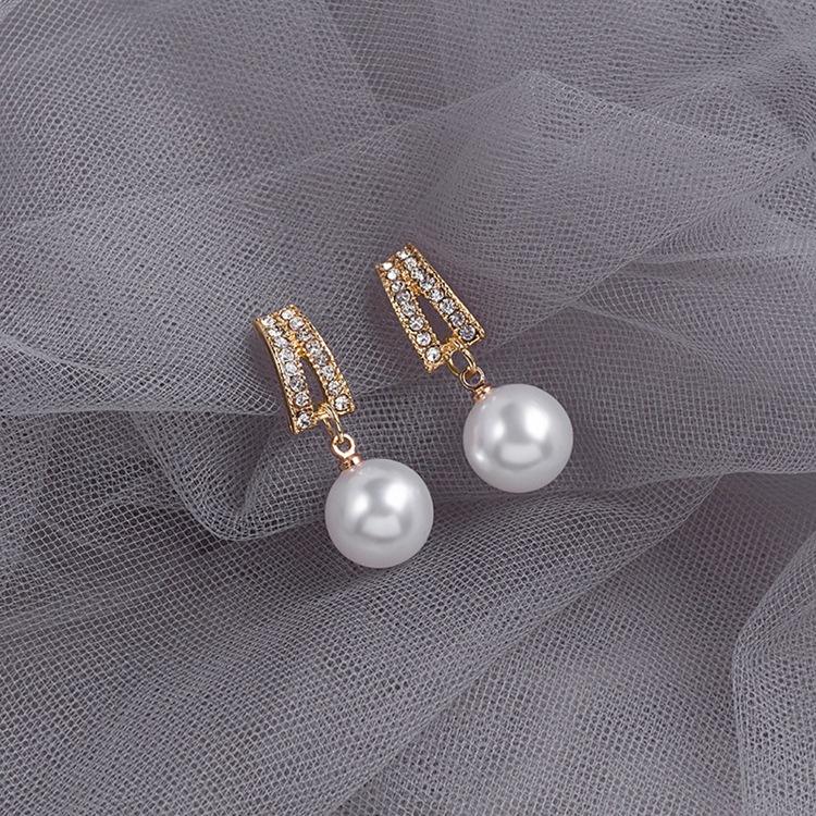 Minimalist-Crystal-Pearldrop-Earrings 3