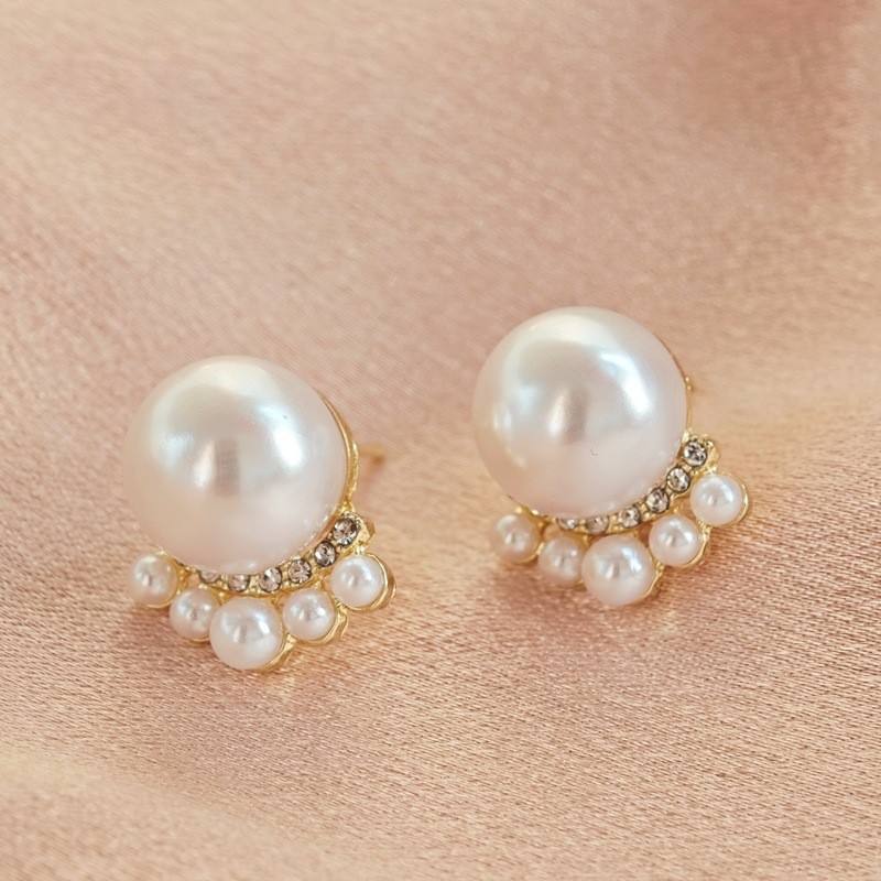 Minimalist-French-Pearl-Earrings 1
