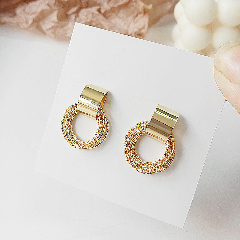 Minimalist-Layered-Hoop-Earrings 1