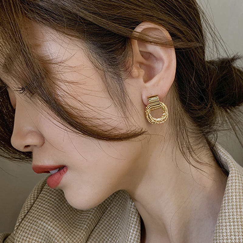 Minimalist-Layered-Hoop-Earrings 2