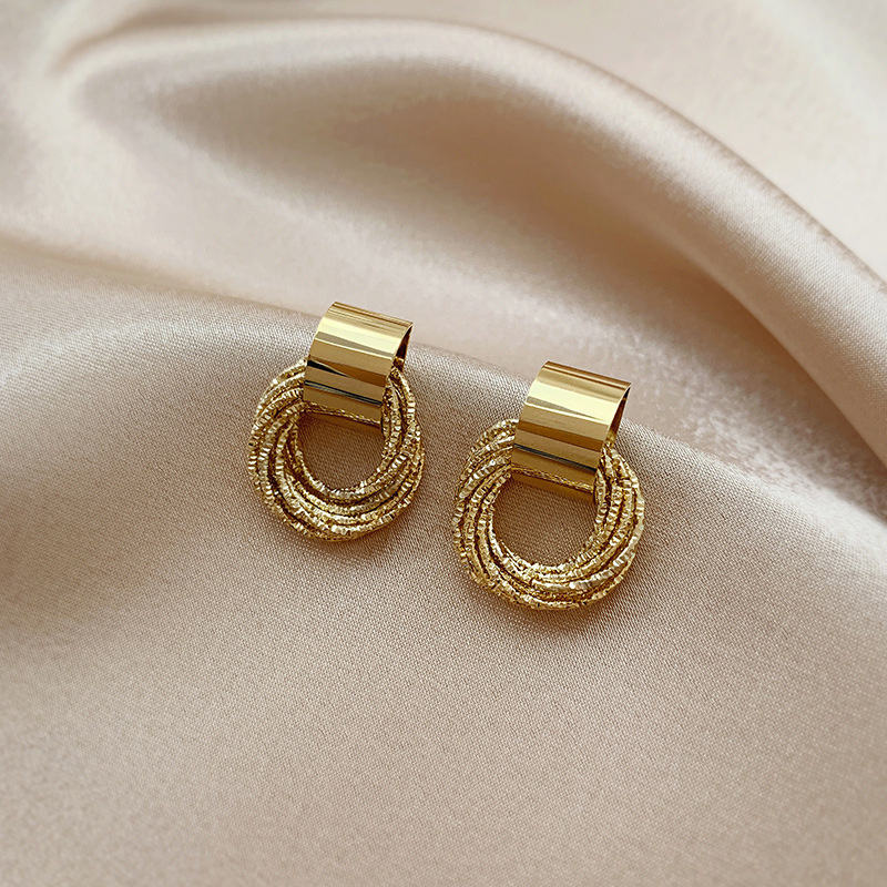 Minimalist-Layered-Hoop-Earrings 3