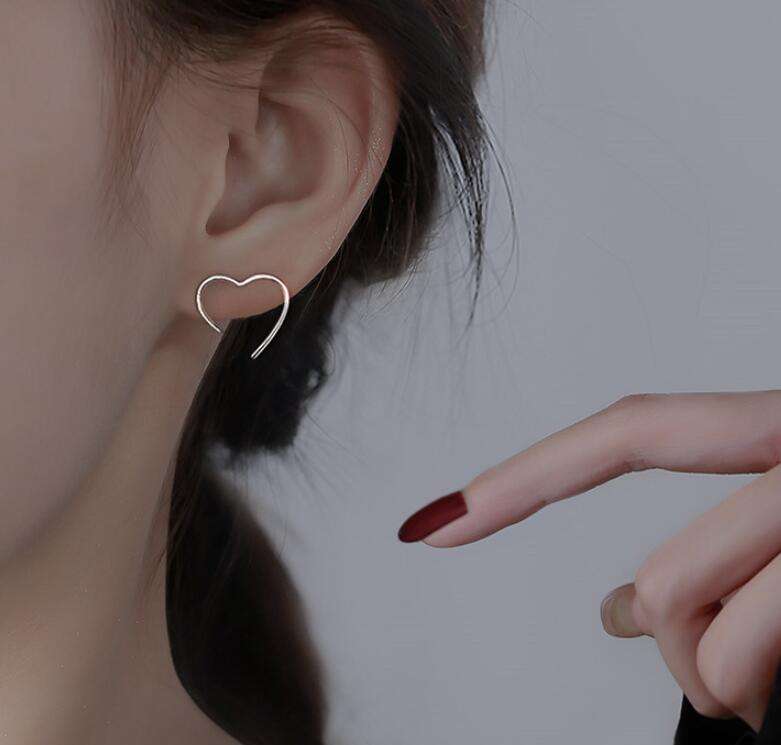 Minimalist-Silver-Heart-Earrings 3