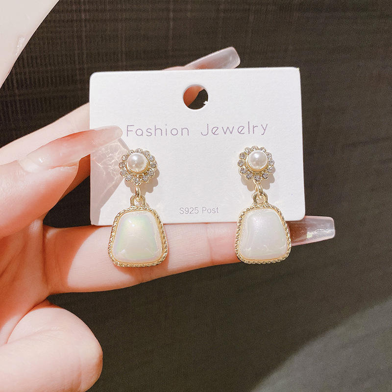 Old-Money-Pearl-Drop-Earrings 2