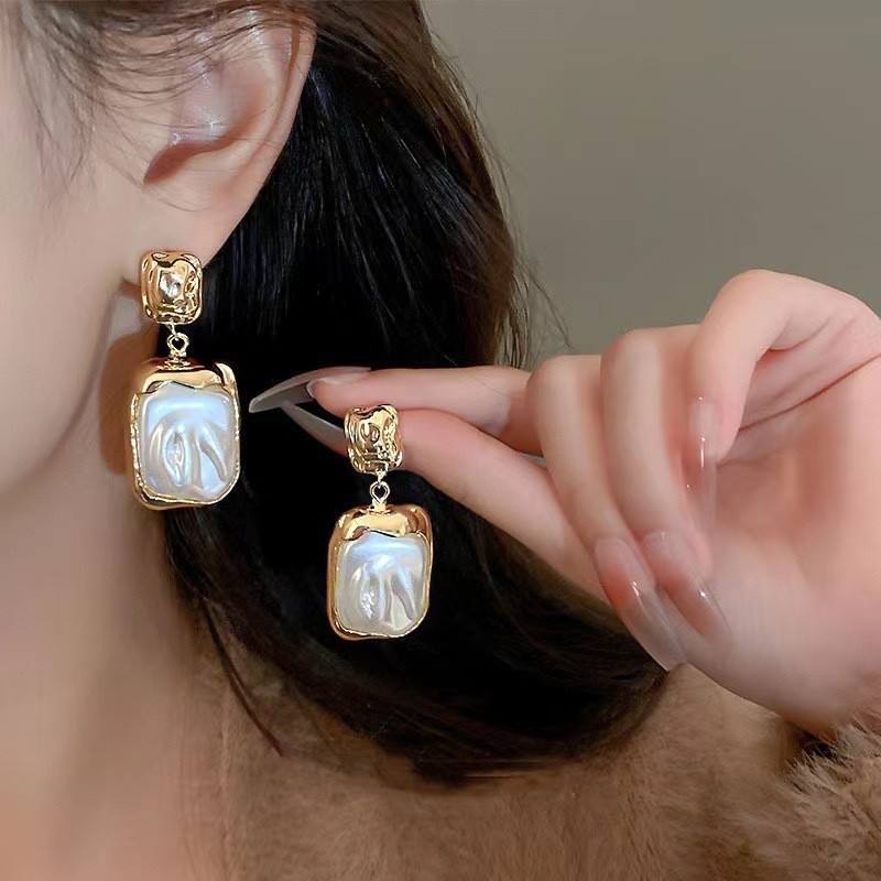 Old-Money-Pearl-Earrings 2