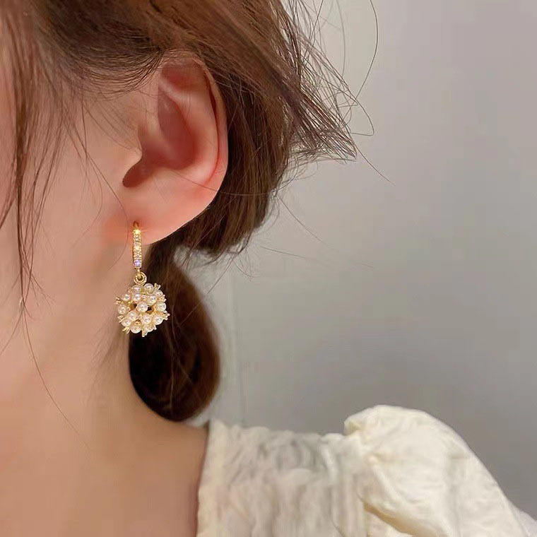 Pearl-Cluster-Pendant-Earrings 3