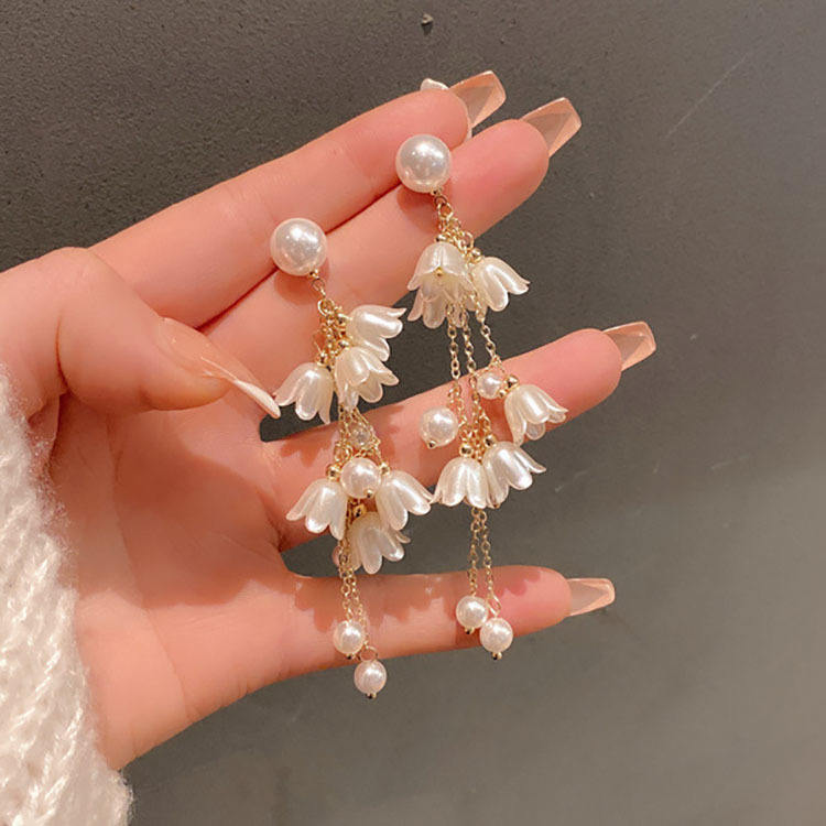 Pearls-and-Flowers-Tassel-Earrings 1