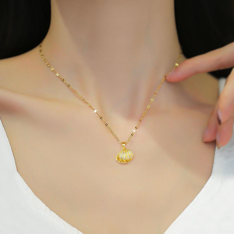 Radiant Reef Shell Necklace 1 