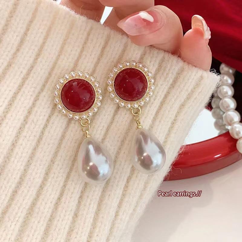 Red-and-White-Pearls-Drop-Earrings 1