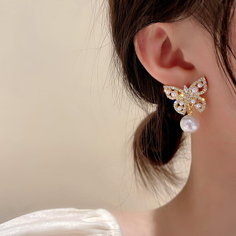 Rhinestone-Butterfly-Pearl-Earrings 2