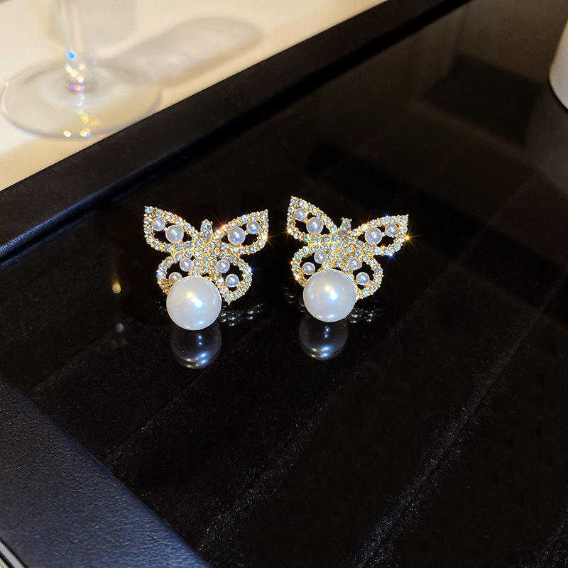 Rhinestone-Butterfly-Pearl-Earrings 3