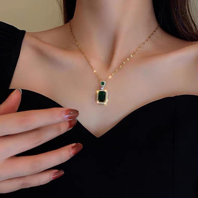 Royal Radiance Emerald Necklace 1 