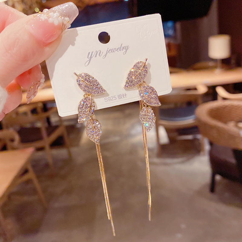 Shimmering-Leaves-Tassel-Earrings 3