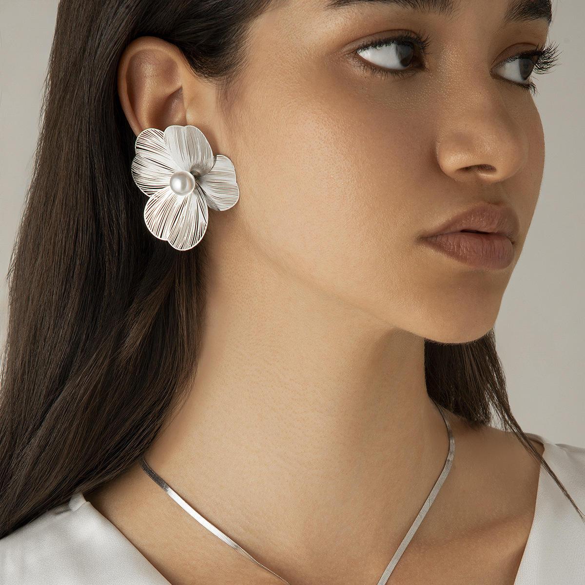 Silver Daisy Pearl Stud Earrings