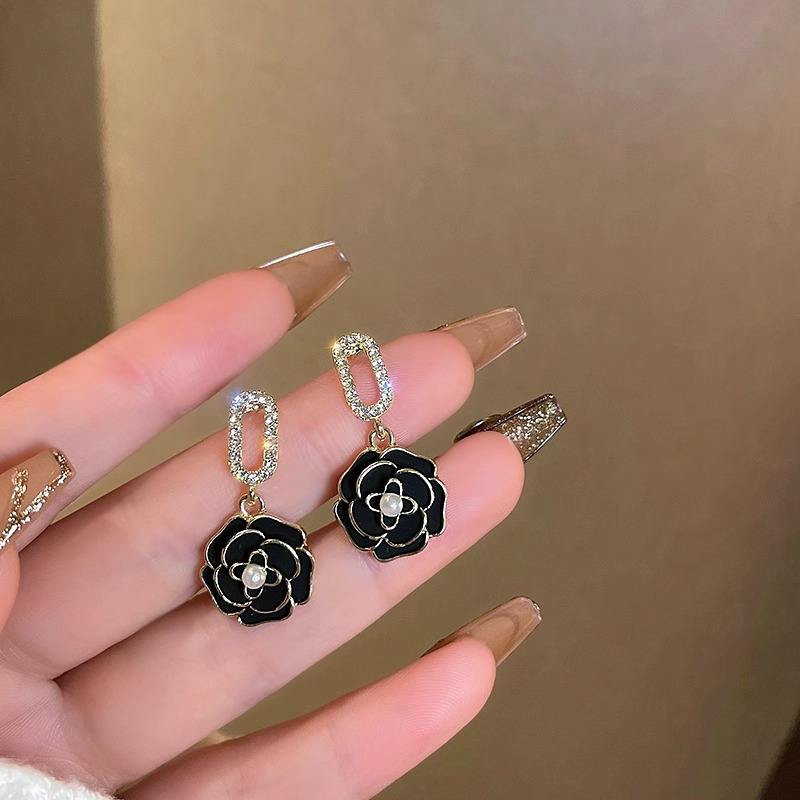 Sparkling-Black-Flower-Drop-Earrings 3