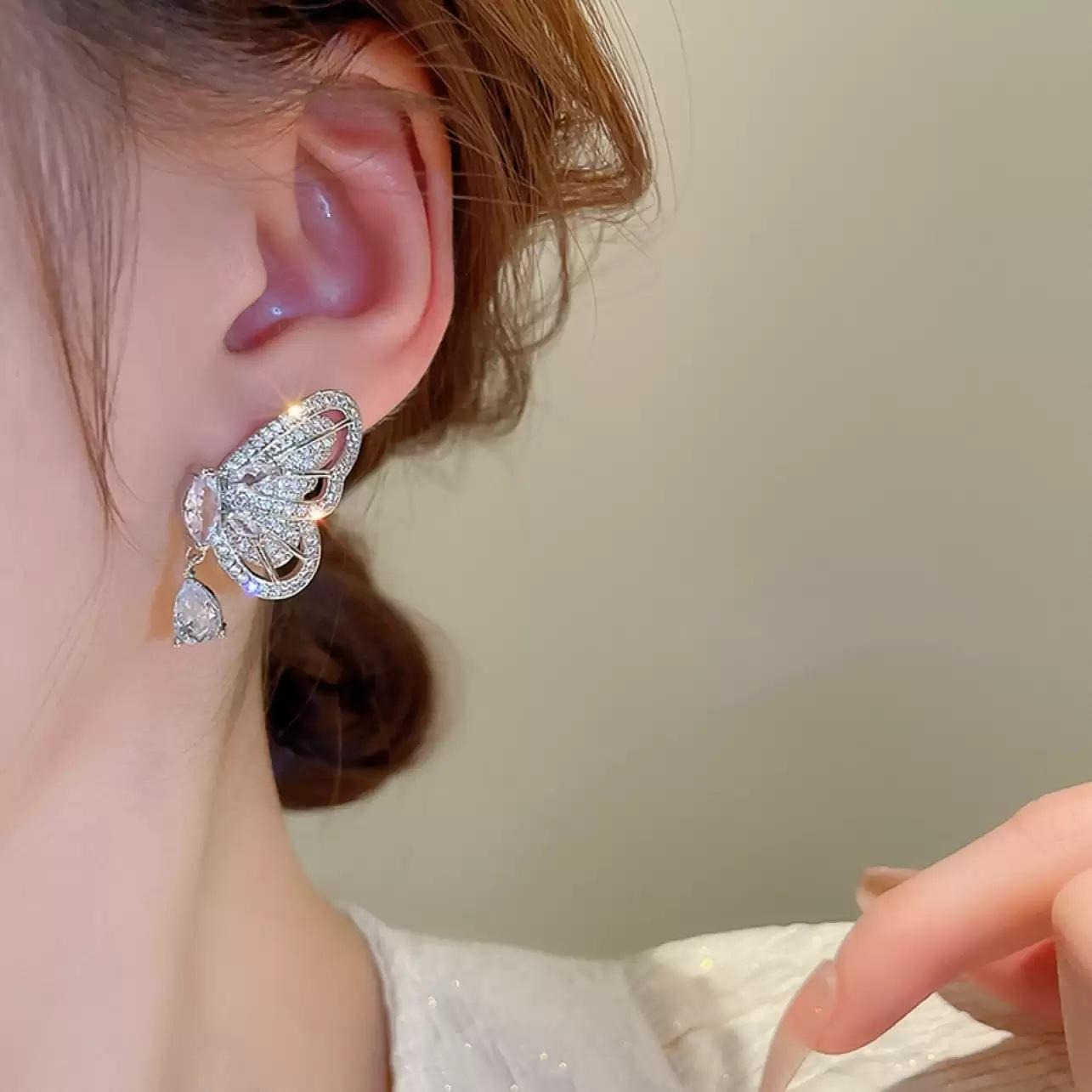 Sparkling Butterfyl Dangle Earrings