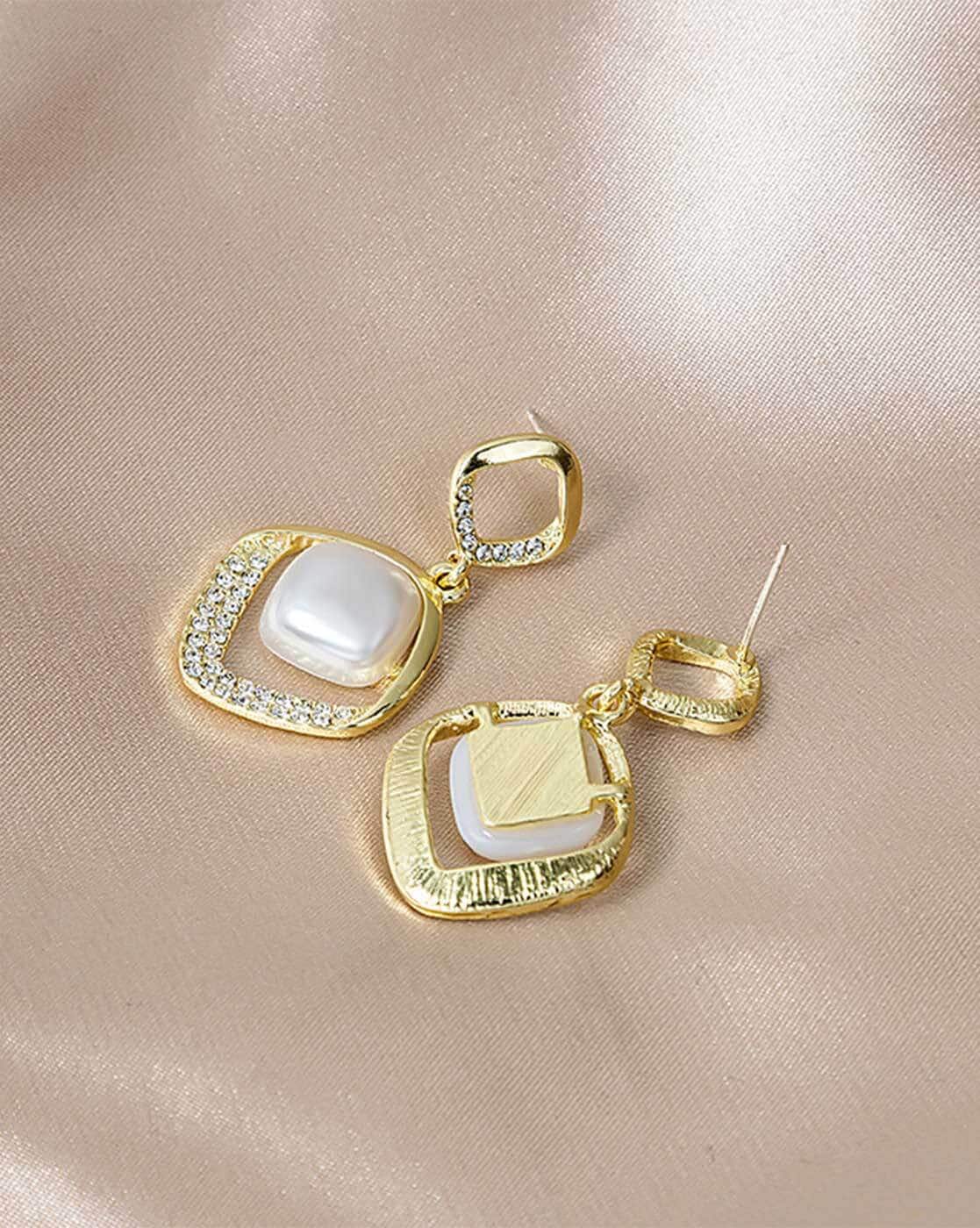 Square-Pearl-Glow-Earrings 1
