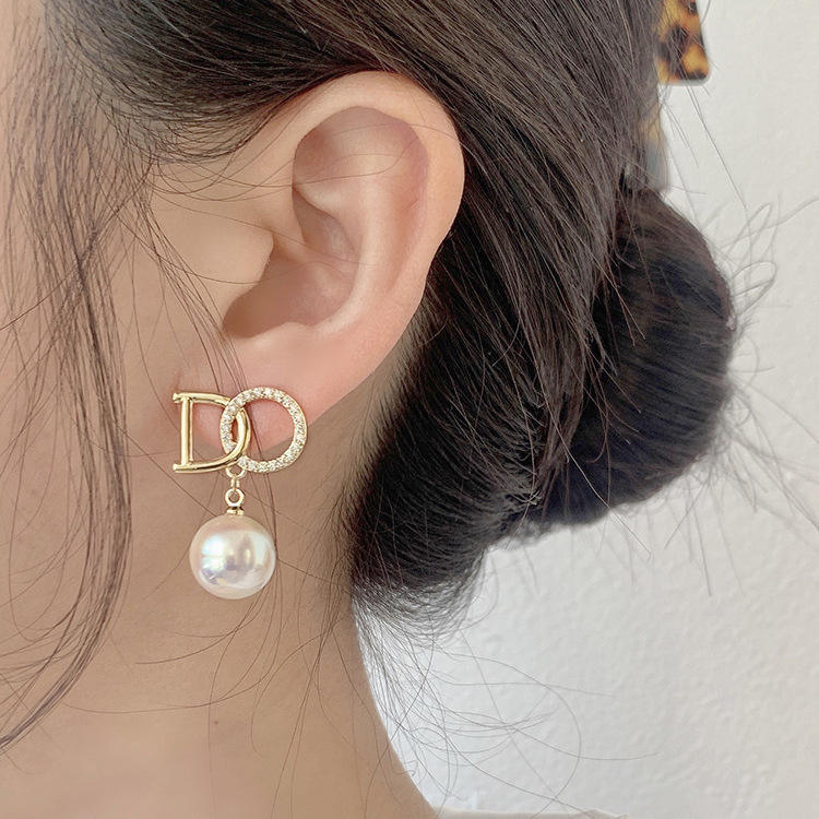 Statement-DO-Pearldrop-Darrings 2