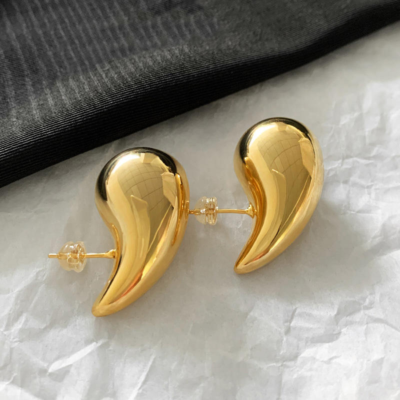 Trendy-Golden-Teardrop-Earrings 3