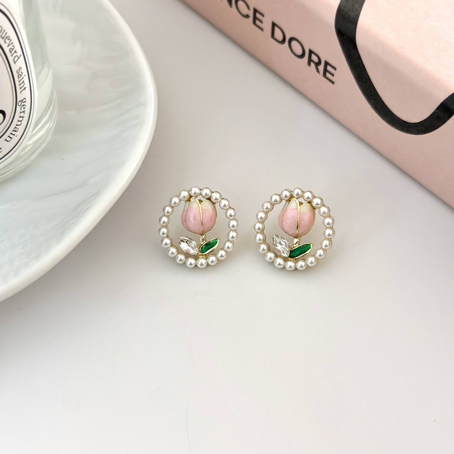 Tulip-in-Pearls-Round-Earrings 1