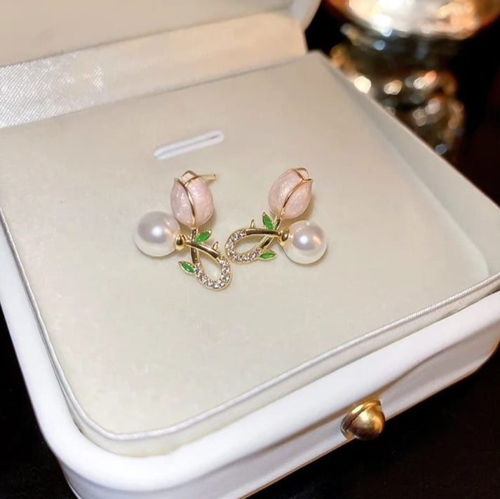 Tulip-Pearl-Crystal-Earrings 1