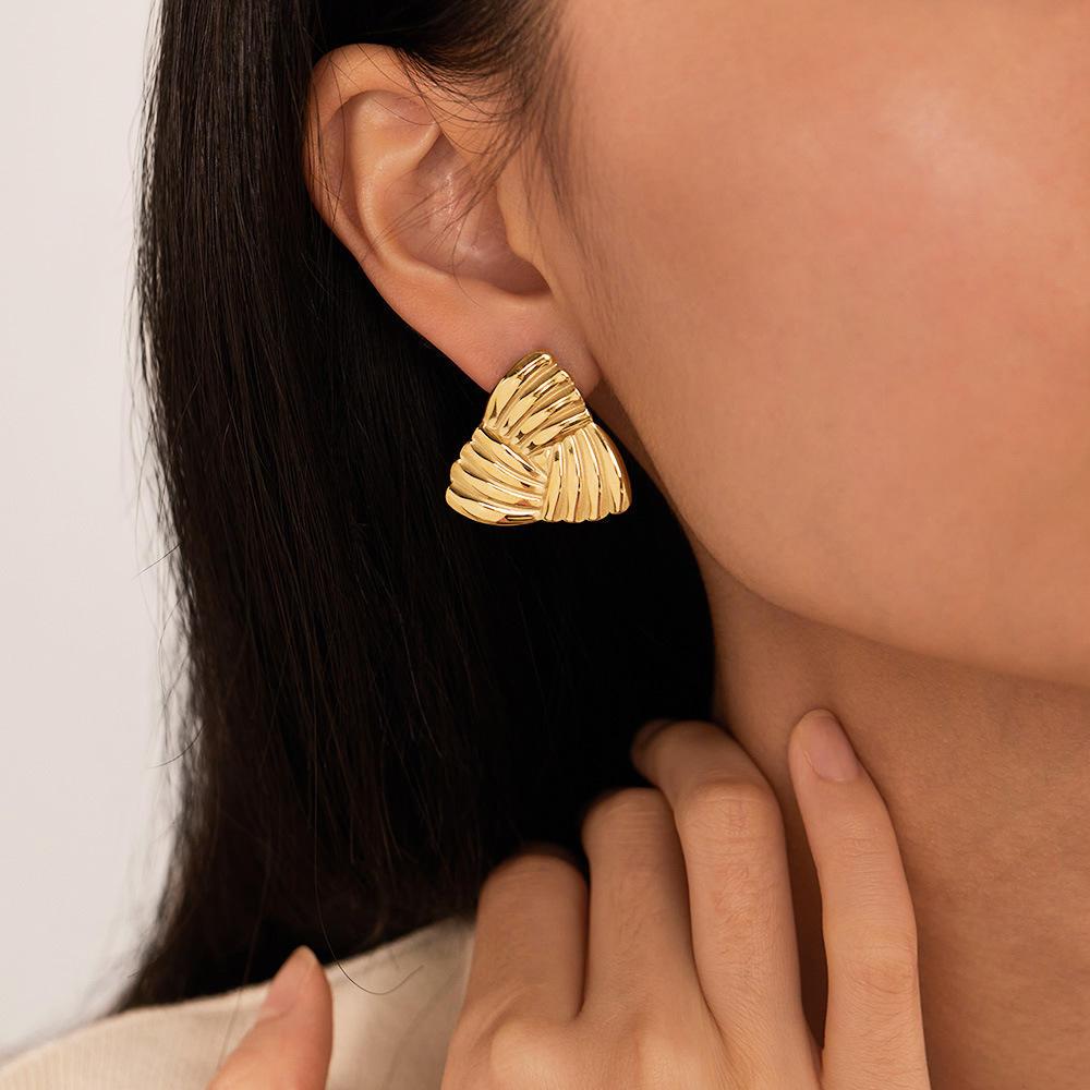 Twisted Elegance Striped Golden Earrings