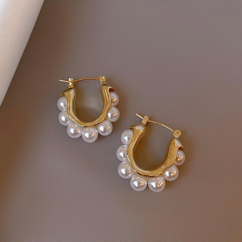 U-Shaped-Pearl-Hoop-Earrings 1