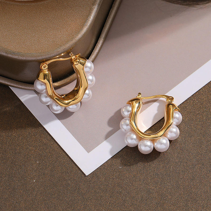 U-Shaped-Pearl-Hoop-Earrings 3