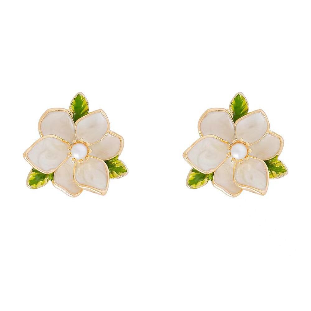 White-Flower-Stud-Earrings 3