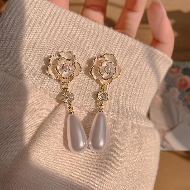 White-Flower-Teardrop-Pearl-Earrings 3