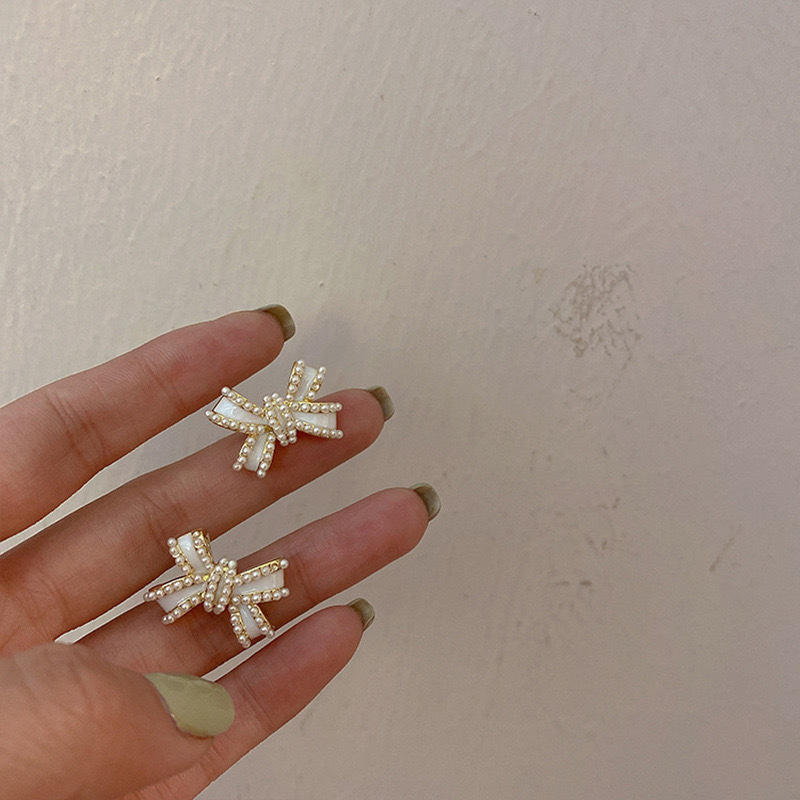 White-Pearls-Bow-Earrings 3