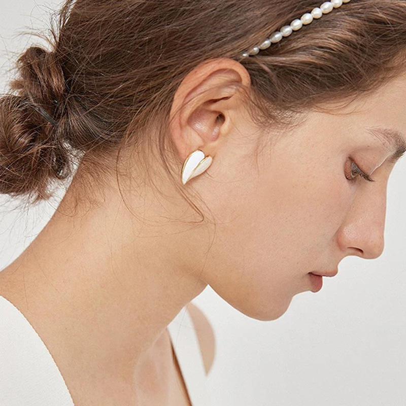 White-and-Gold-Heart-Earrings 3
