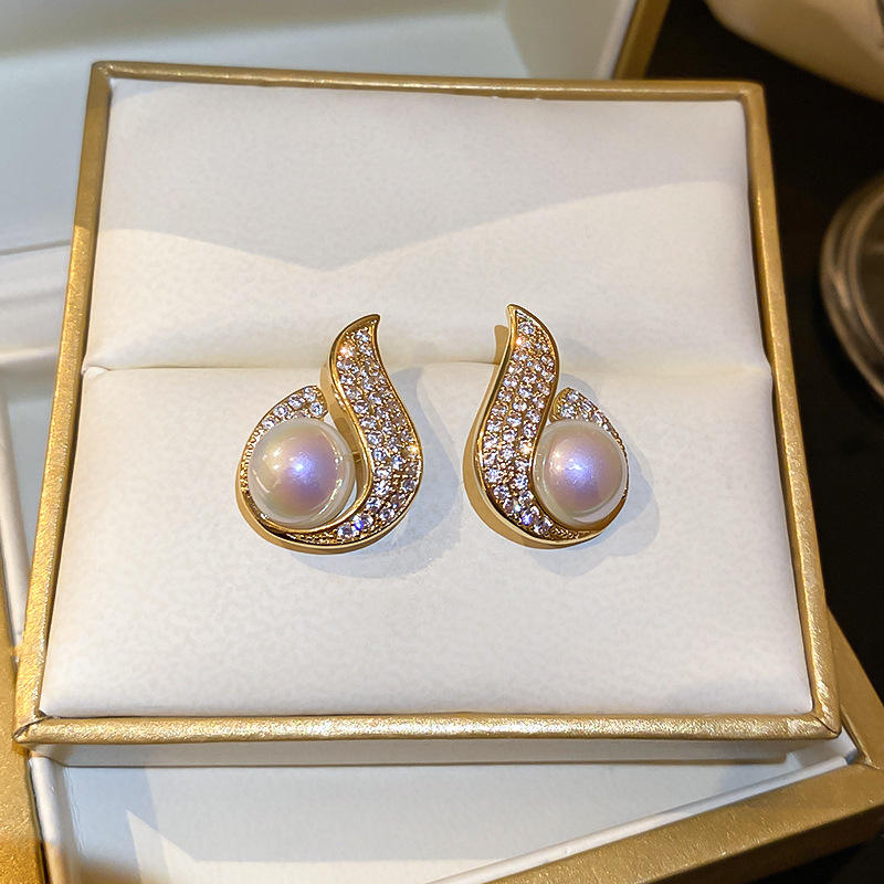 Zicron-Pearl-Stud-Earrings 1