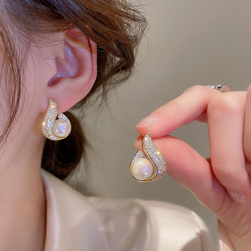 Zicron-Pearl-Stud-Earrings 2