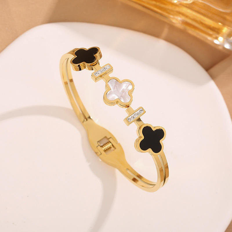 Shimmering Clovers Anti-Tarnish Bracelet